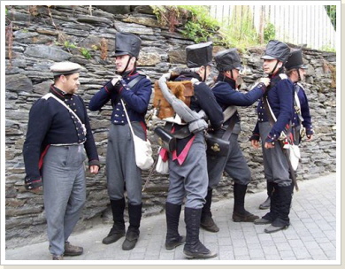 Artilleristen bei der Vorbereitung zur Parade